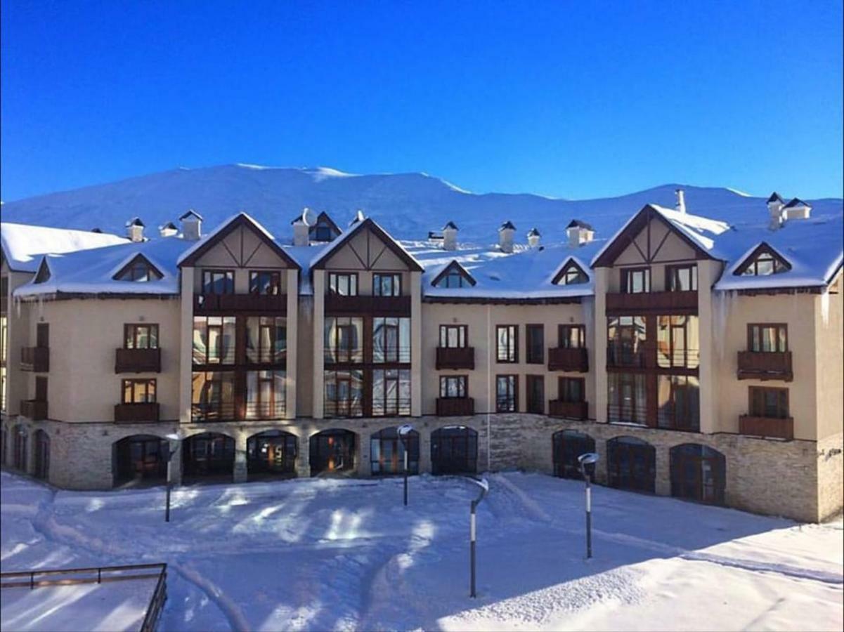 Happy Holidays Apartments In New Gudauri Exteriör bild